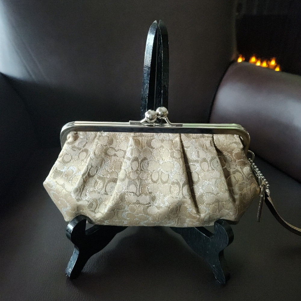NWOT Coach Gold & Silver Optic Signature Metallic Kisslock Clutch Wristlet - Picture 3 of 15